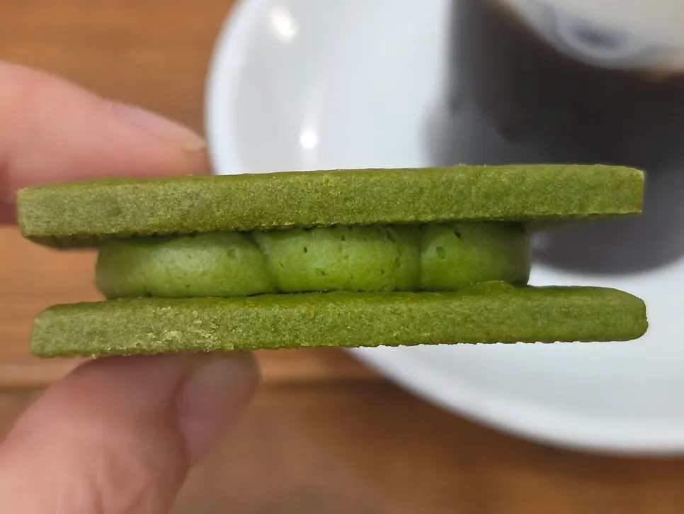 Cross-section of a cream-filled Gangnam Sand