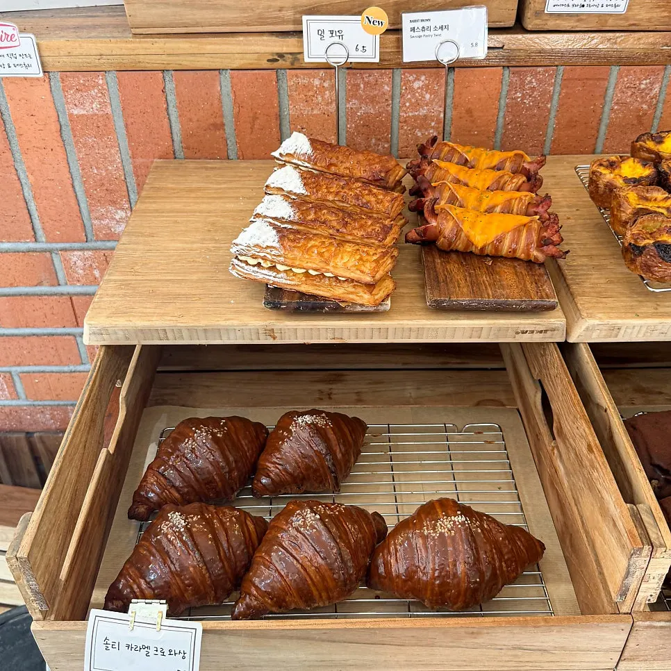 크로와상과 퀸아망 등 페스츄리