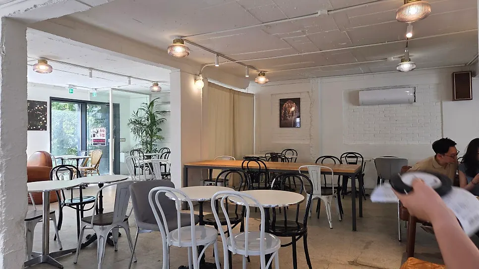 Quiet interior seating at Bakerist Brown right after opening