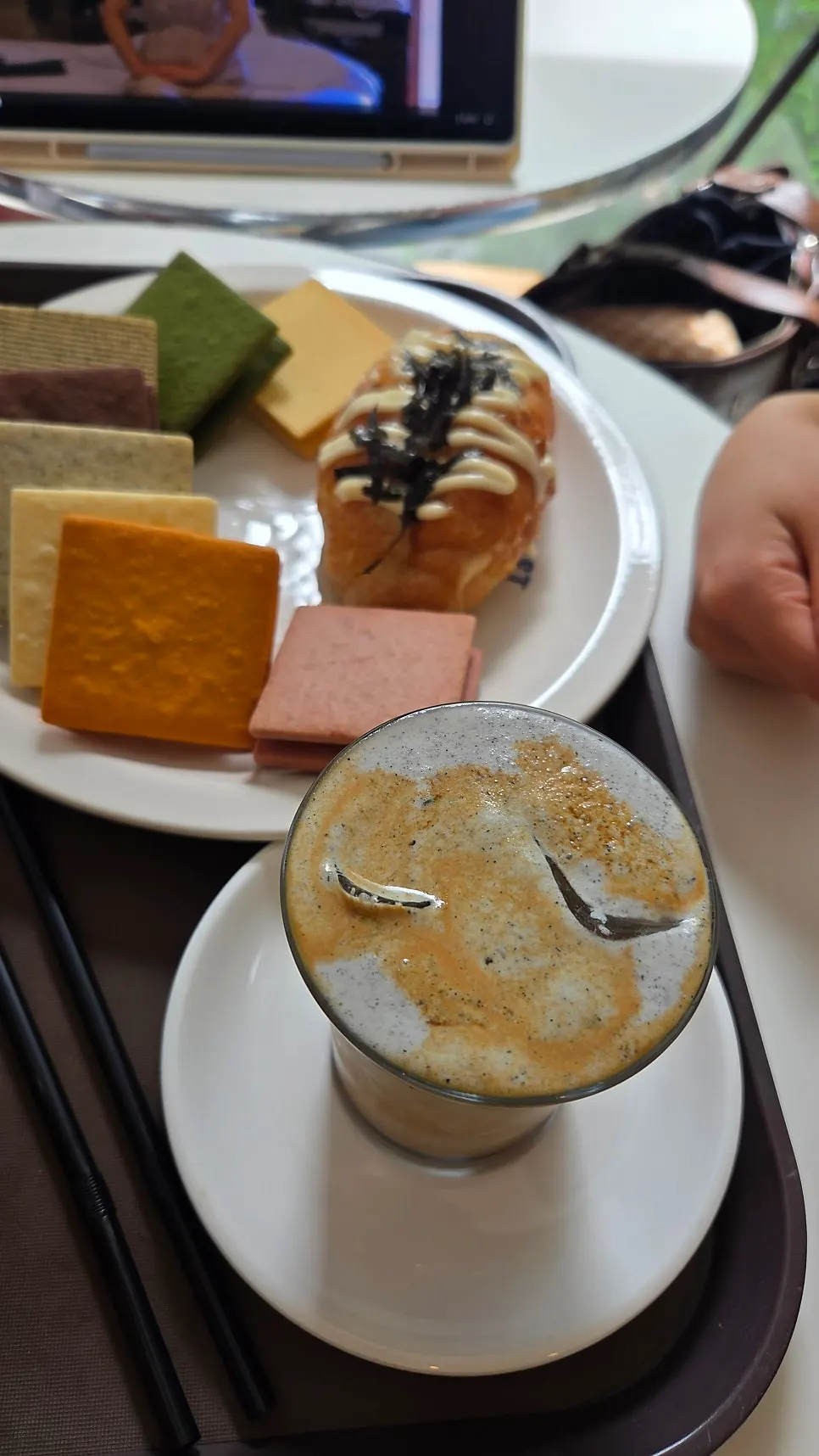 Two cups: black sesame latte and café latte