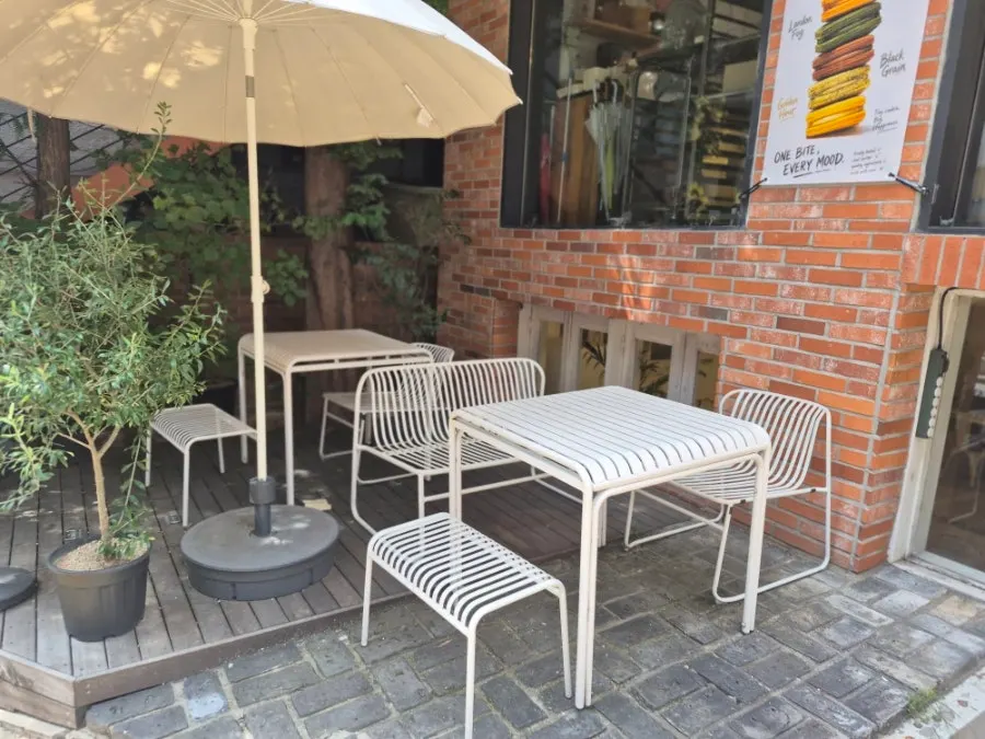 강남대로102길 베이커스트브라운 입구 주변
