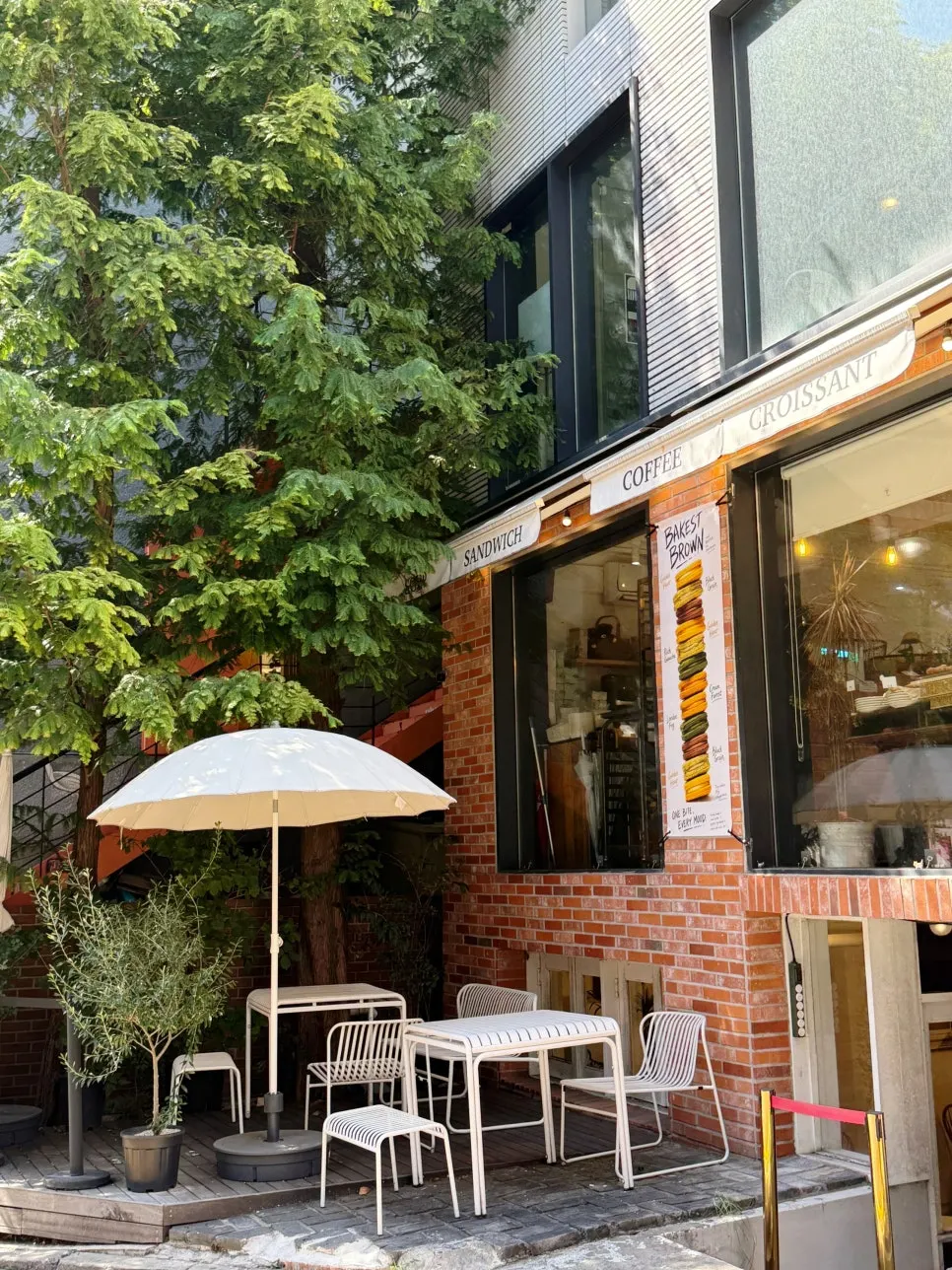 Exterior of Bakerist Brown, a bakery café near Gangnam Station