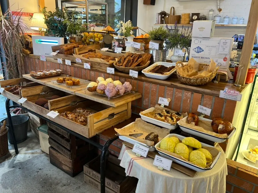 Interior view of Bakerist Brown