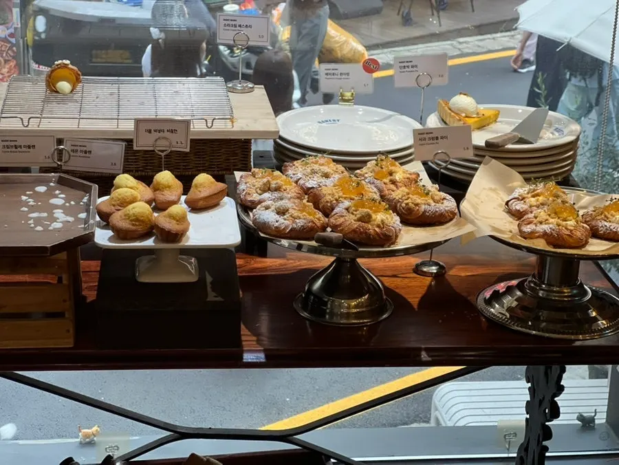 Tray with various types of bread