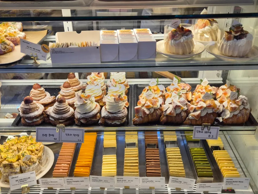 Bakery corner where customers pick out bread