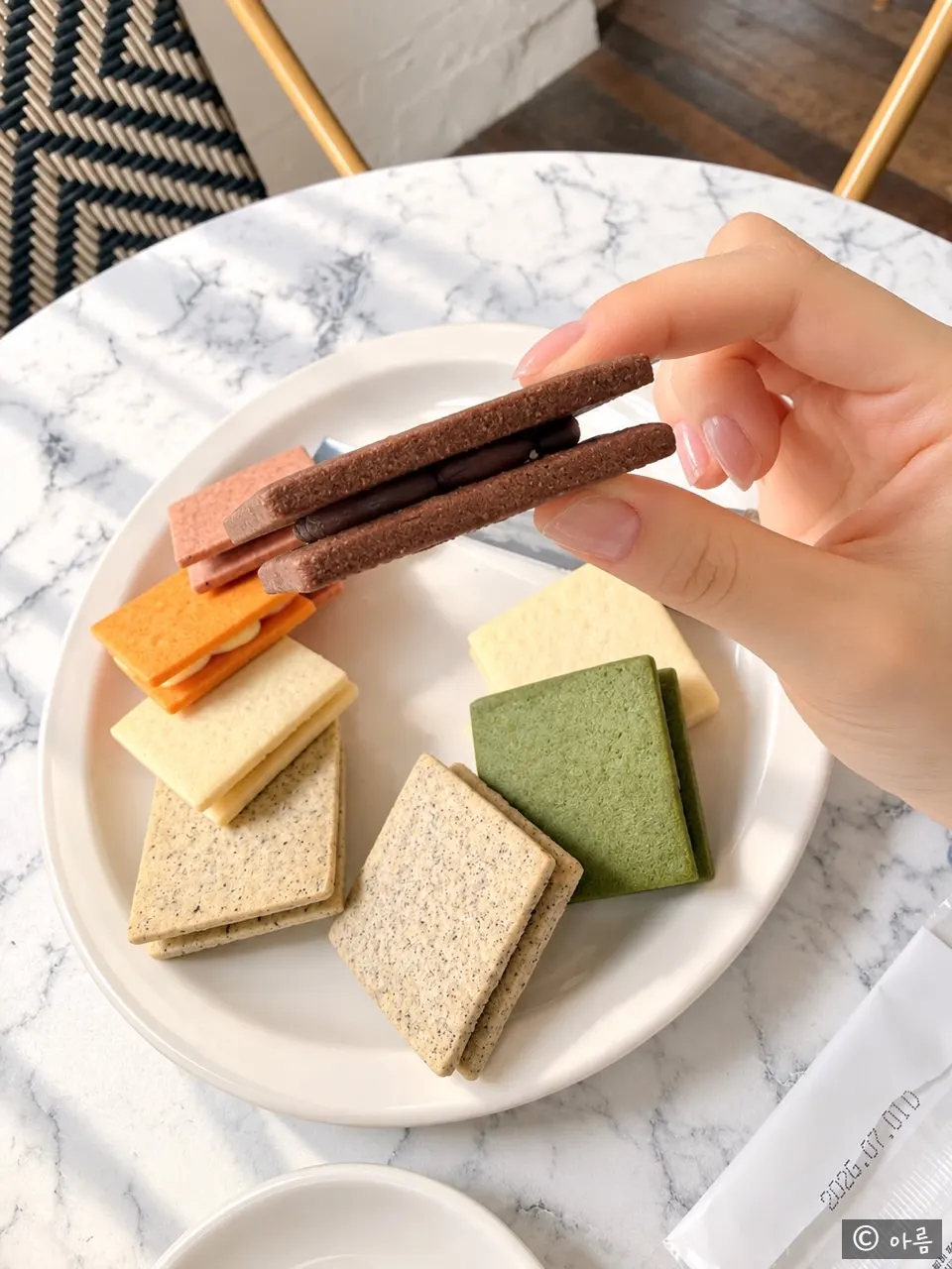 크림이 보이는 강남 샌드 단면