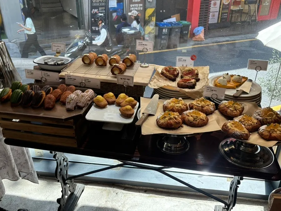 Bread displayed on the 1st-floor bakery shelves