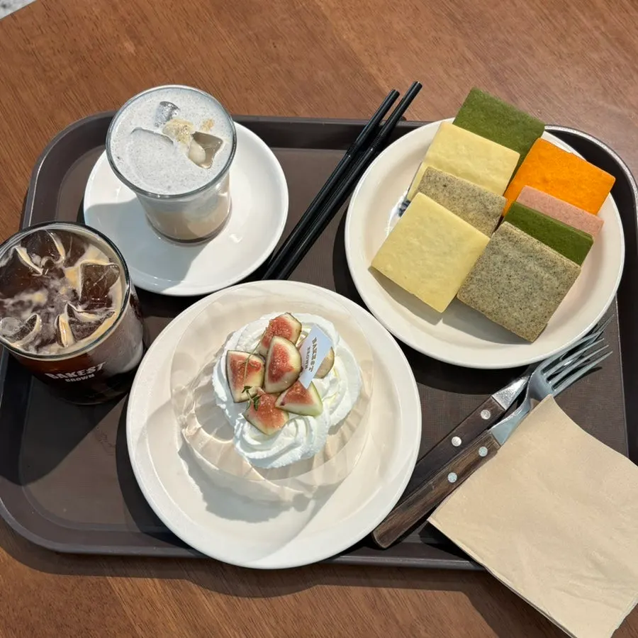 Full shot of the ordered drinks and desserts