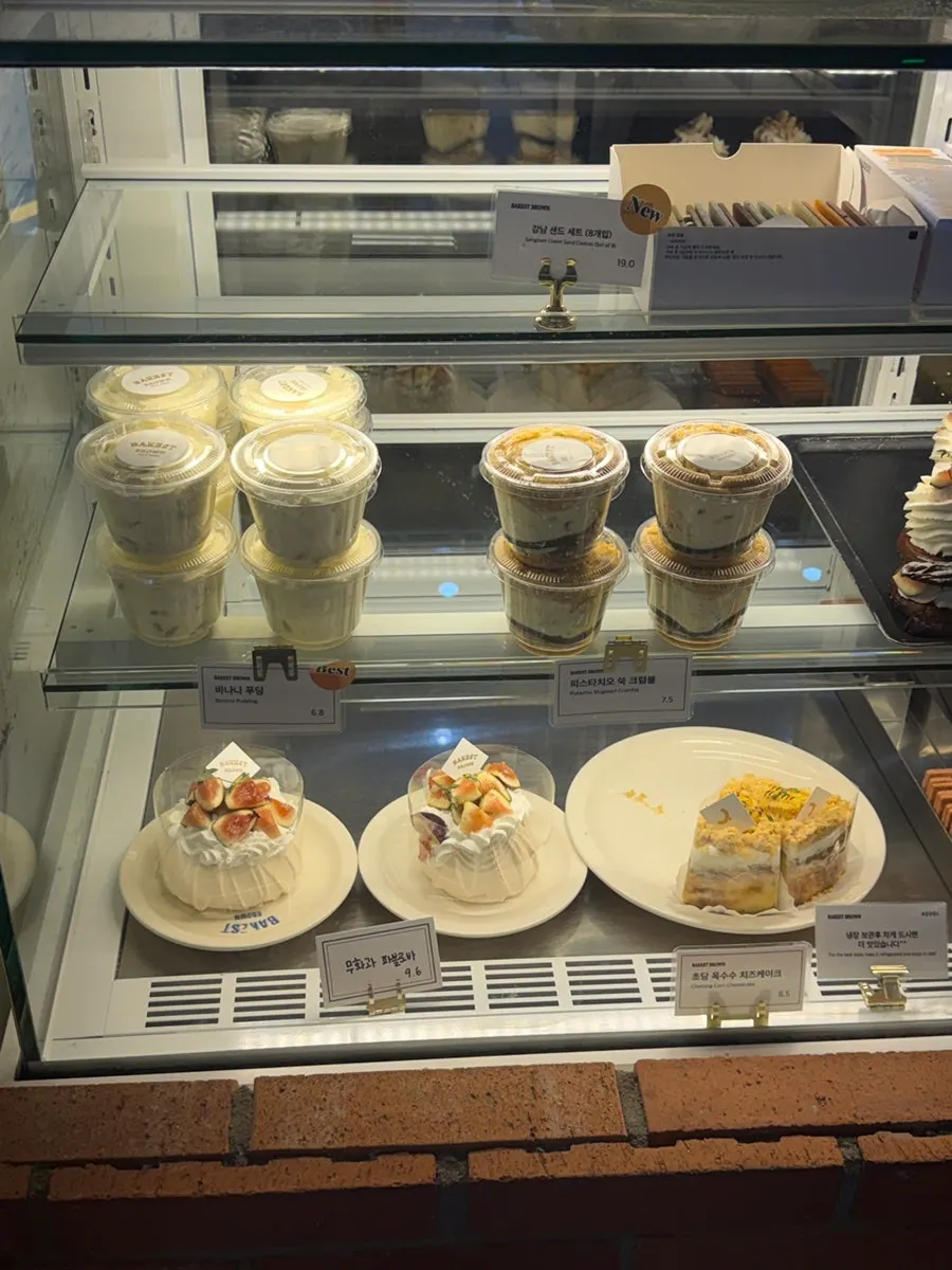 Various wakppu salt breads on display