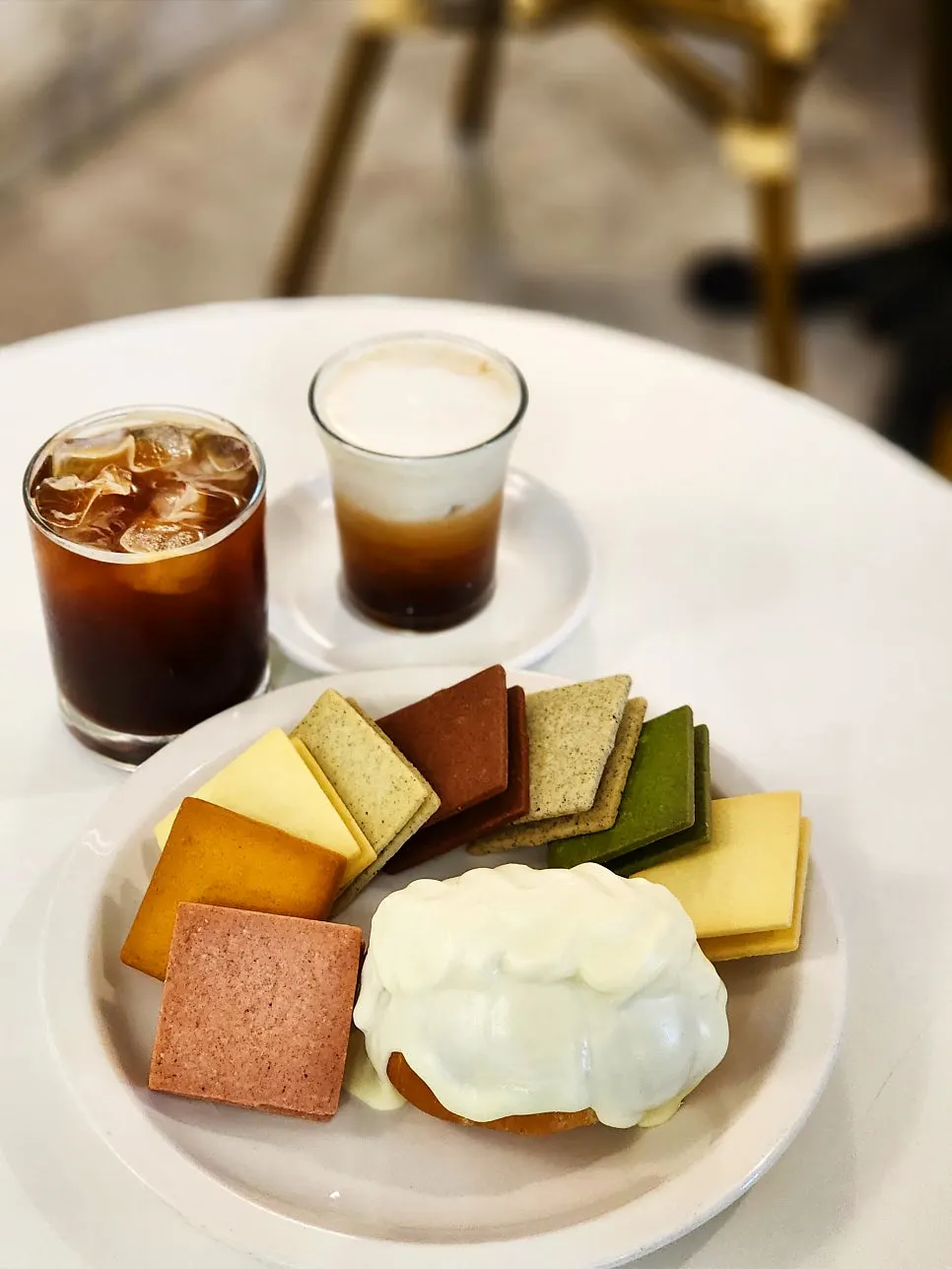 커피와 강남샌드 세트, 무화과왁뿌소금빵 한 상