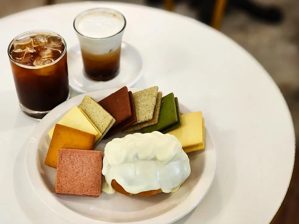 박스에 담긴 강남샌드 세트 8개입