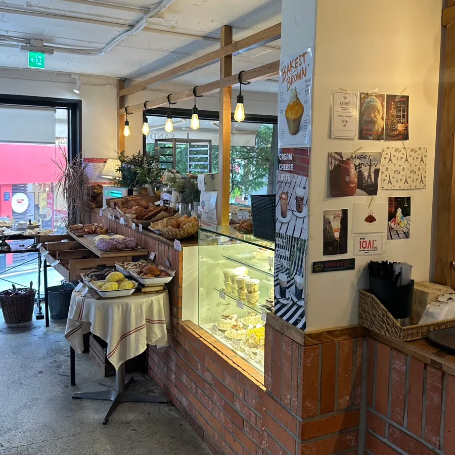 Interior space on different floors of Bakerist Brown