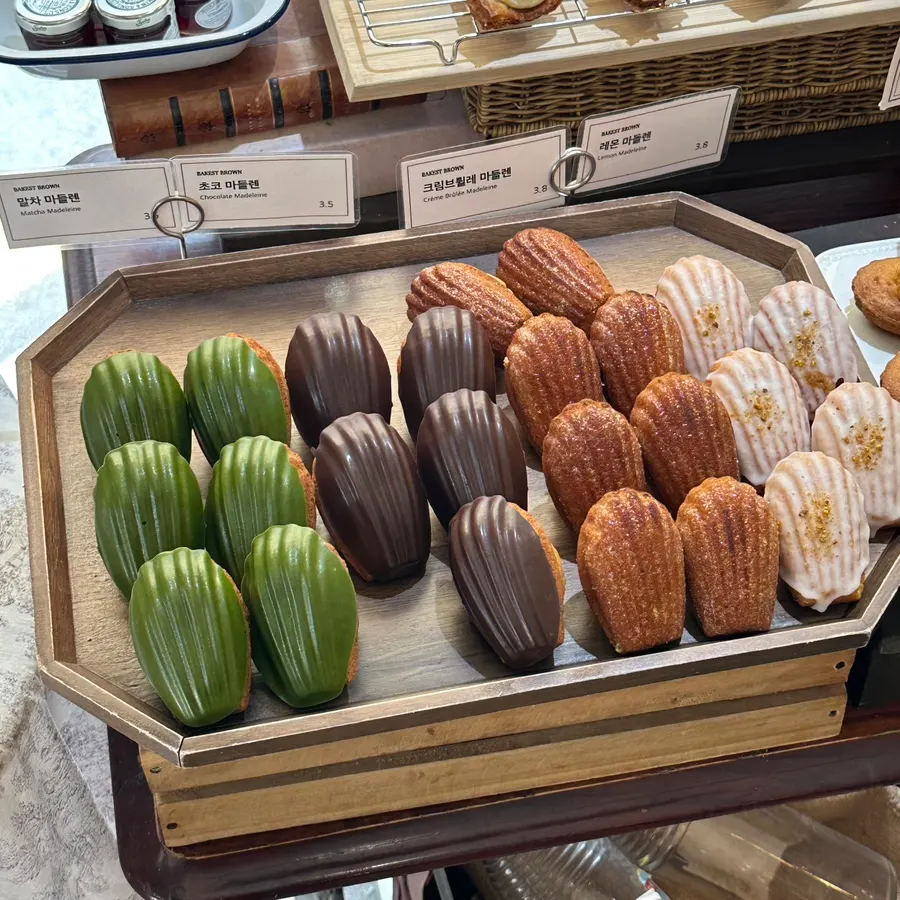 Bakery display case at Bakerist Brown