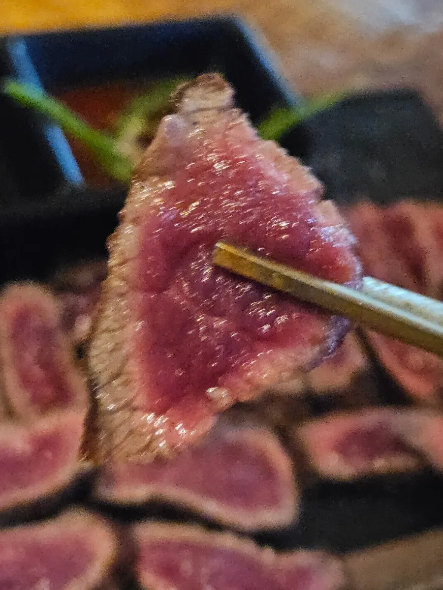 Korean beef tataki eaten with condiments on top