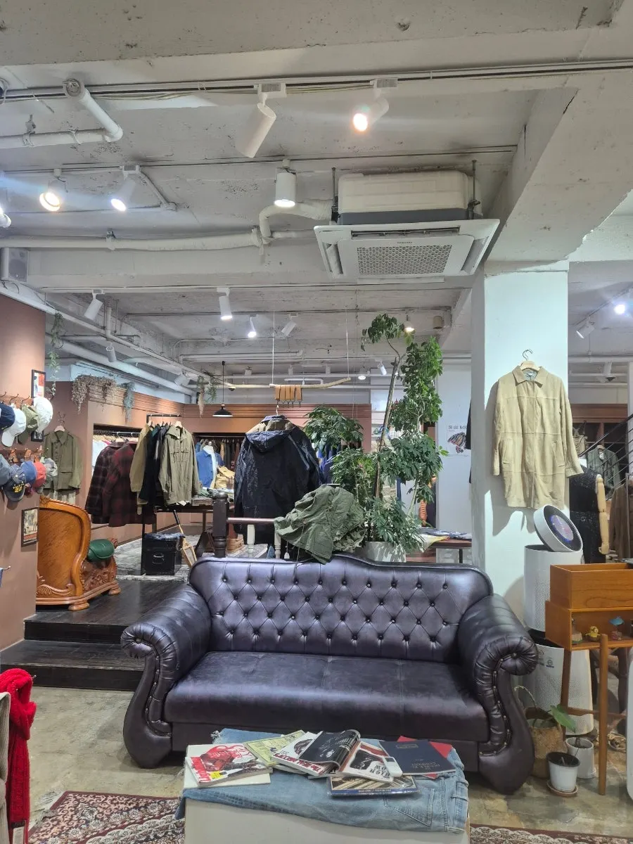 직접 골라 온 빈티지 옷 한 벌