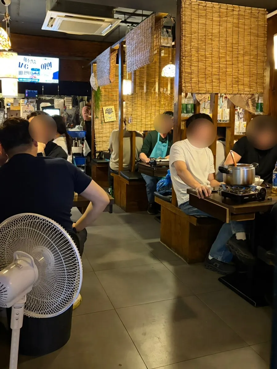 아담한 발길 사당역본점 실내 테이블