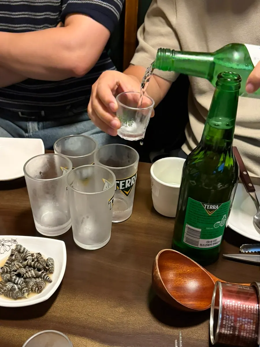 주문한 테라 맥주와 잔