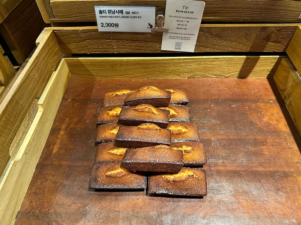 Financiers in a variety of flavors