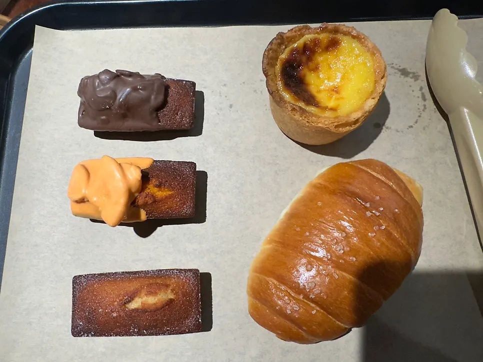 Ordered financiers and egg tarts