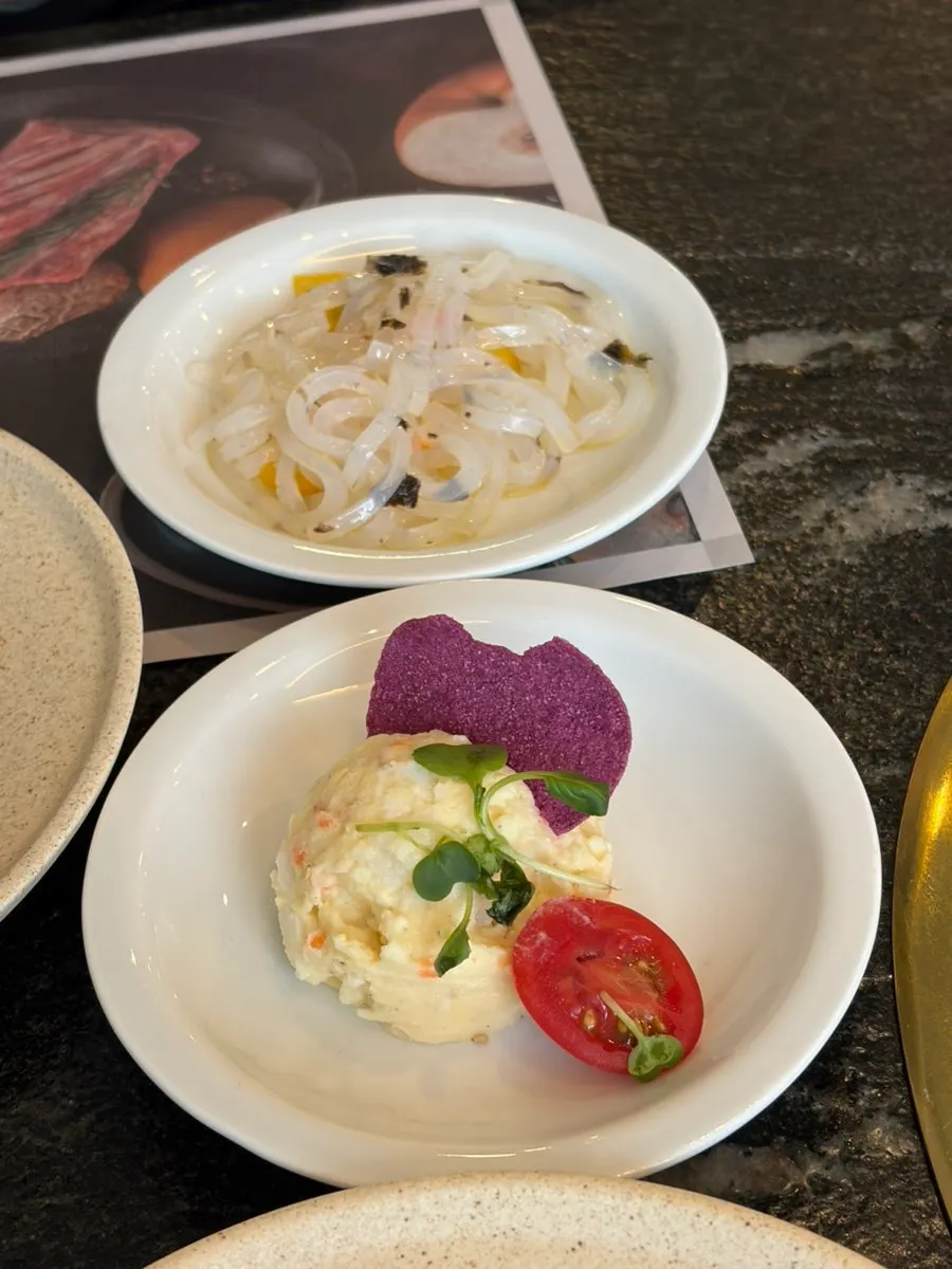 Salad and pickled side dishes