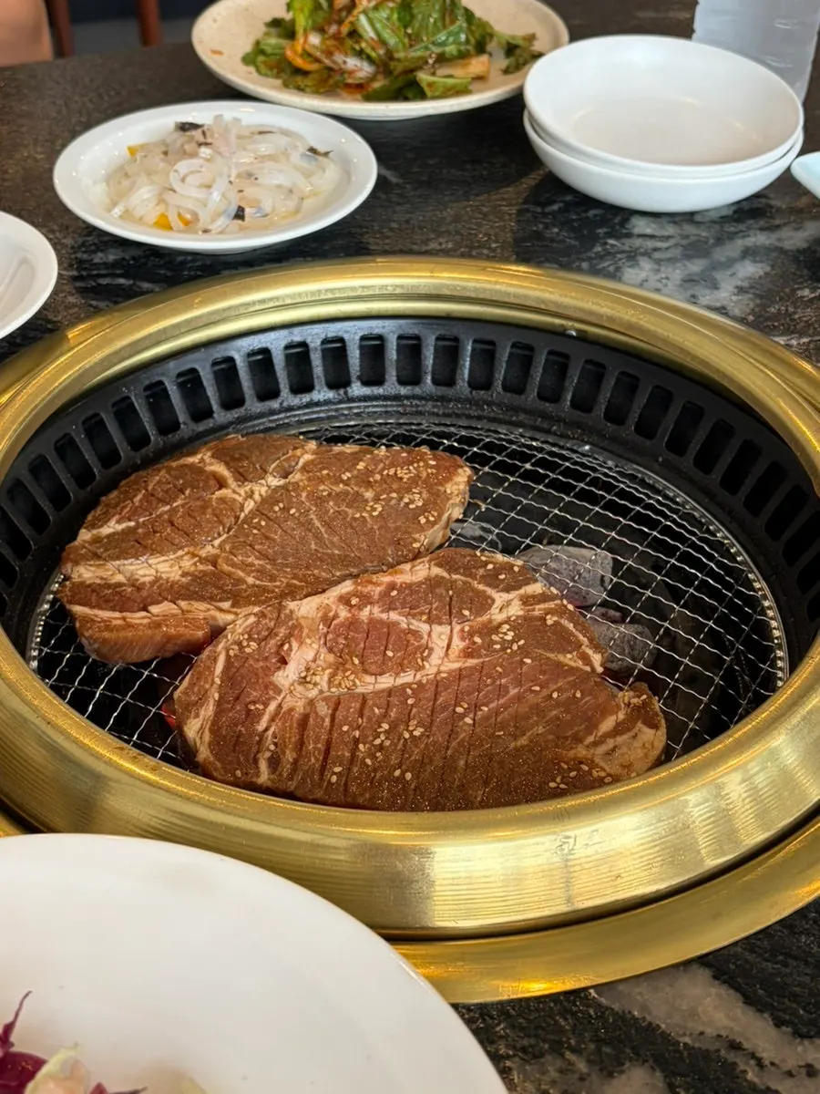 Pork-neck ribs with pear-juice marinade