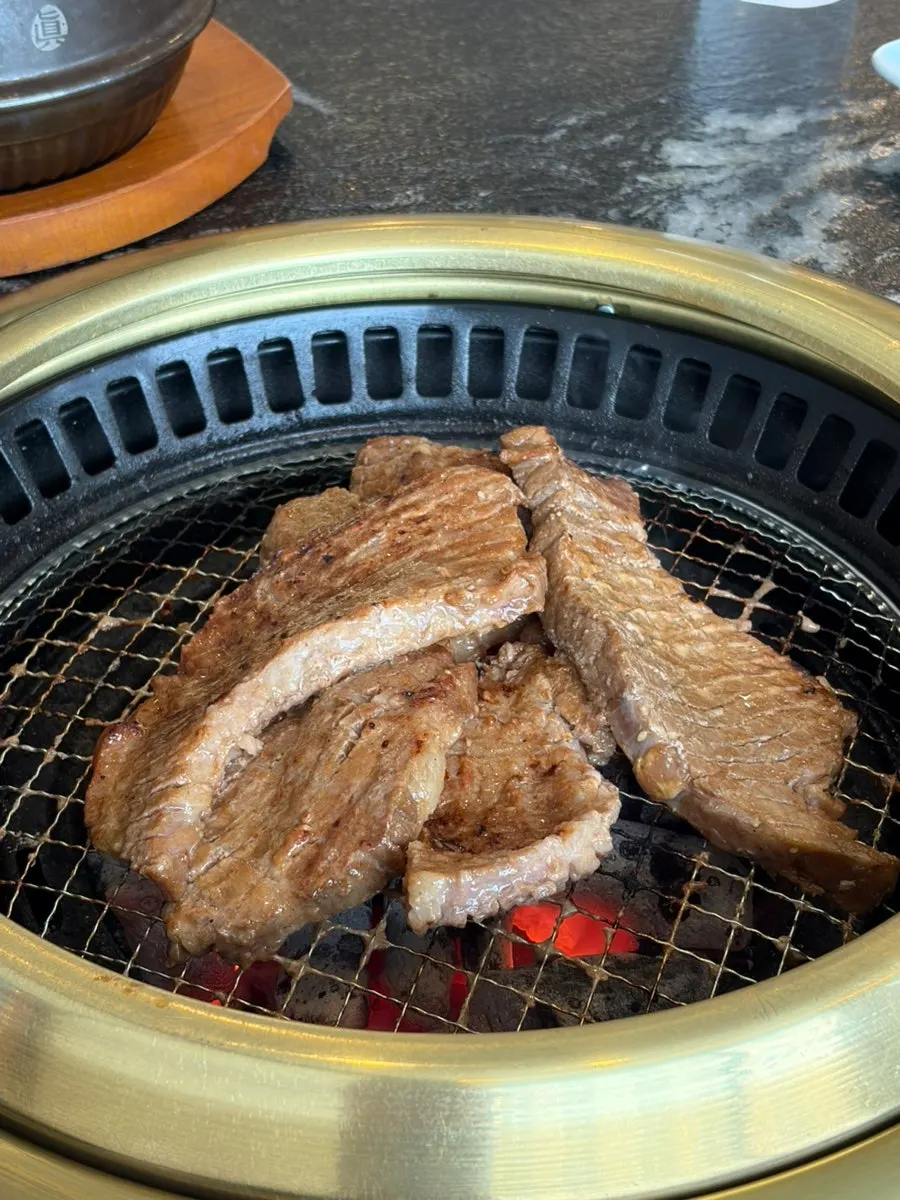 Warm, juicy grilled ribs