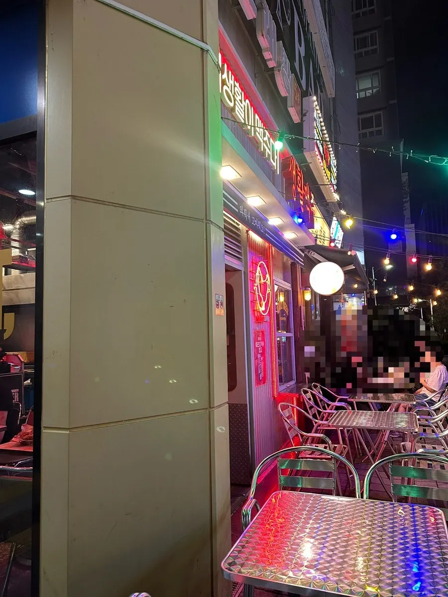 Container-style bar exterior