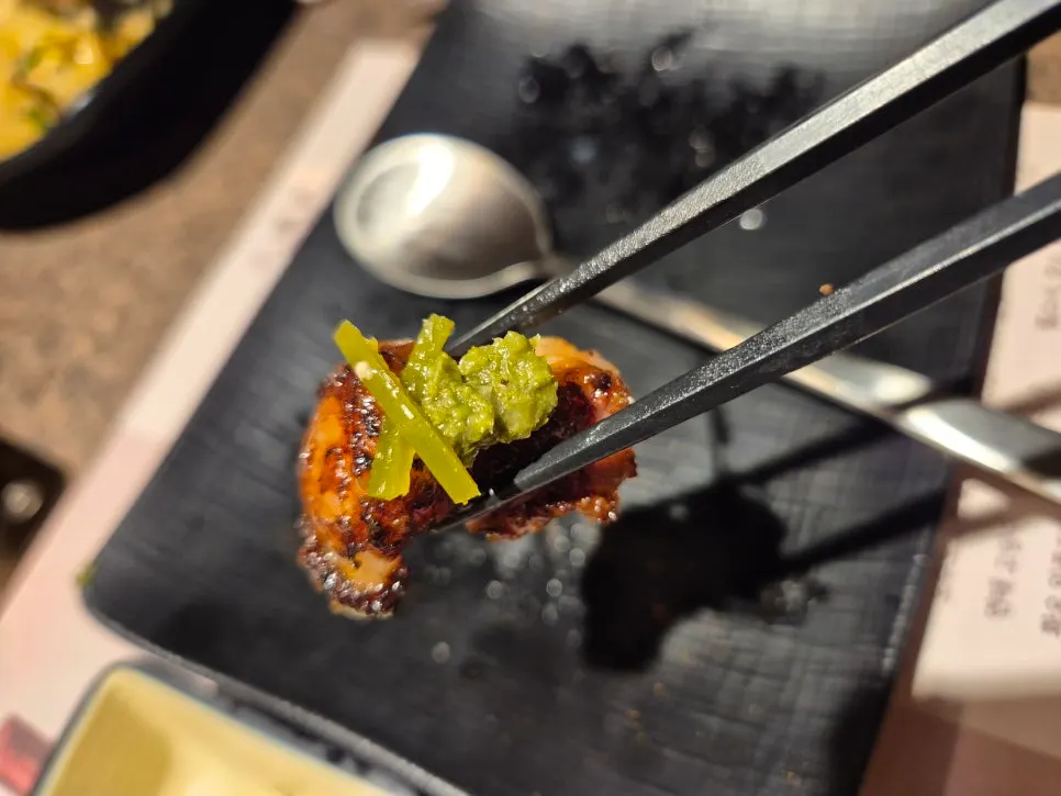 Lamb ribs served with sauce