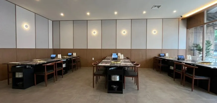 Seats with floor-to-ceiling windows at Ihwajeong Galbi Myeongga