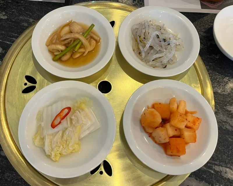 Basic side dishes served with galbitang