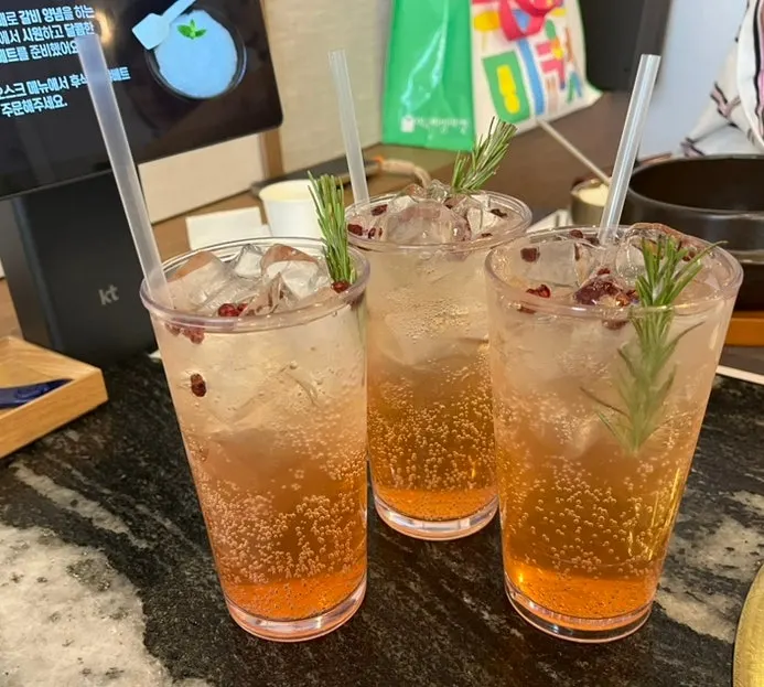 Omija ade with ice and garnish