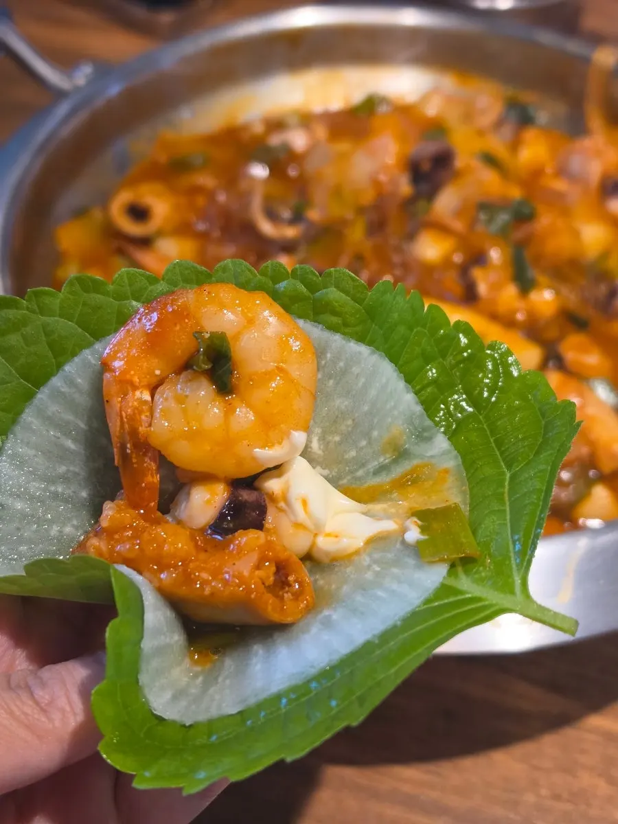 Nakgopsae with accompanying mayonnaise