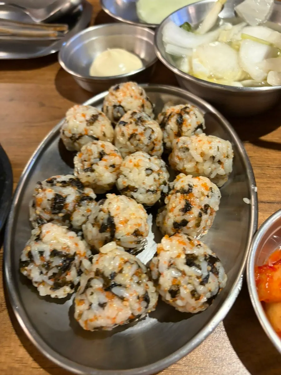 Nakgopsae and side dishes