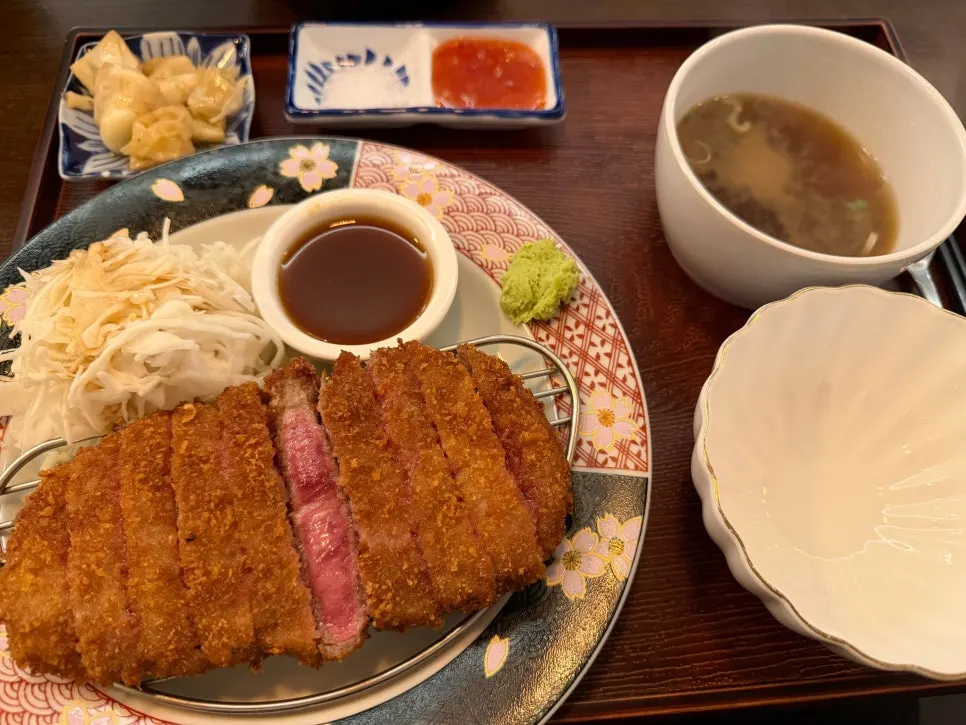 Lightly seared sirloin gyukatsu set served on the table