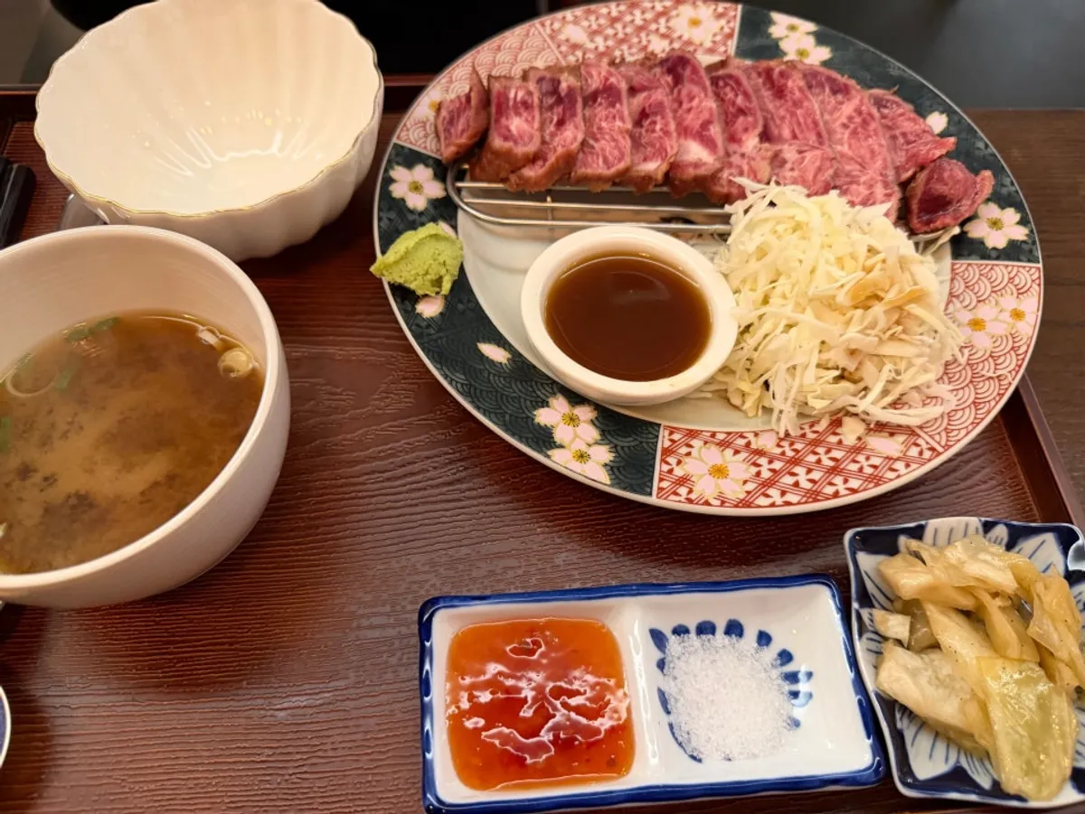 Sirloin steki set spread on the table