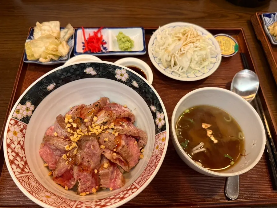 구워 먹는 규카츠 한 점