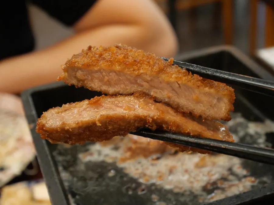 육즙 가득한 규카츠 채끝살 한 점
