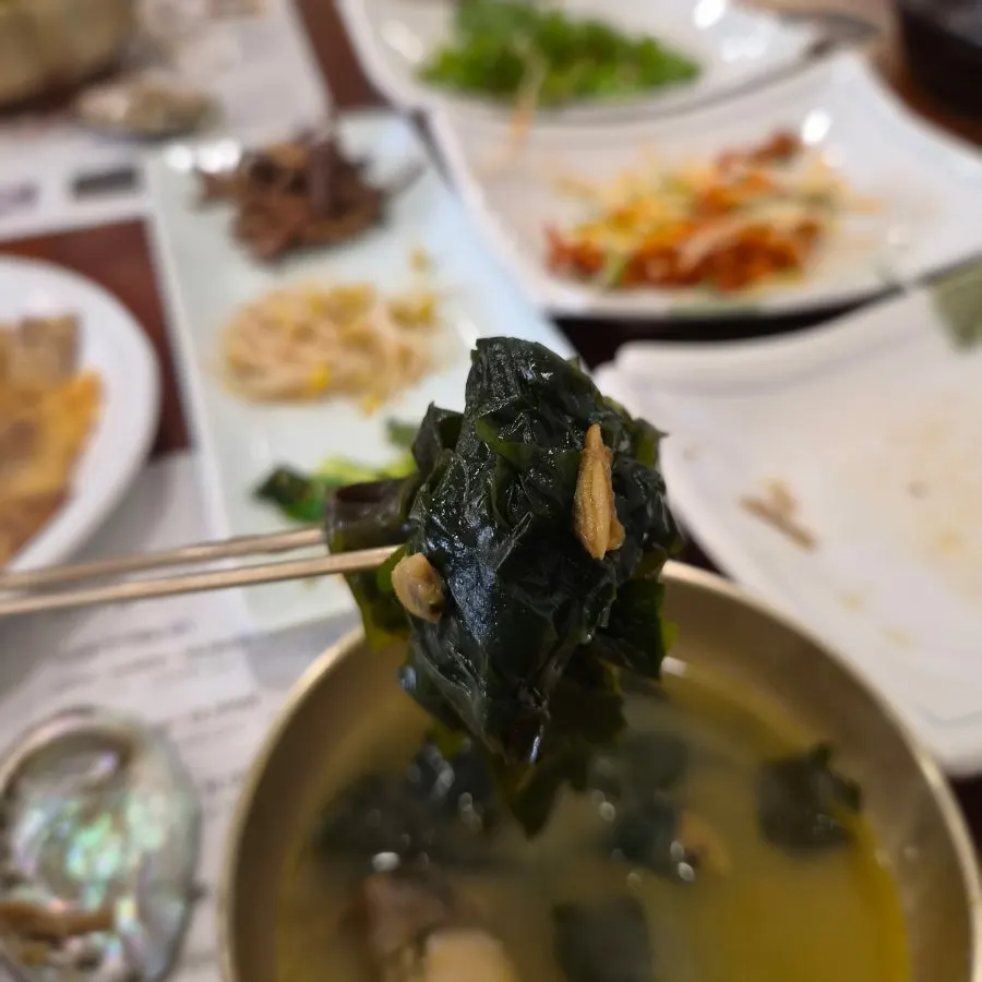 Cloudy white abalone seaweed soup with abalone pieces