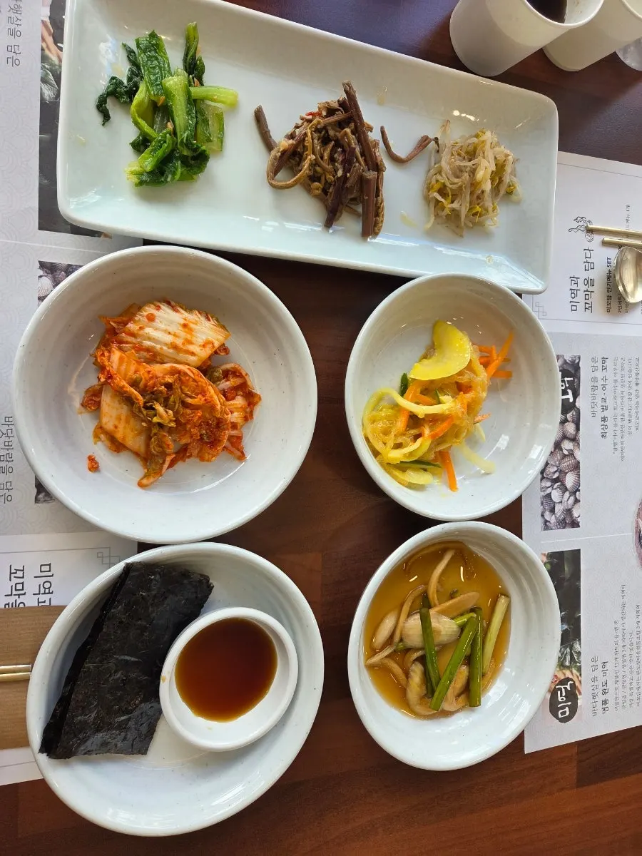 Varied Korean set meal side dishes