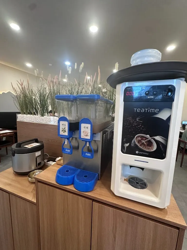 Restaurant self-service bar and drink information
