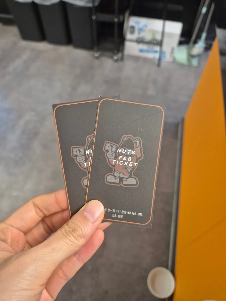 Nuts Hold'em drinks and snacks information