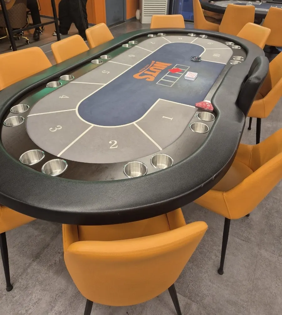 Spacious and pleasant poker bar atmosphere
