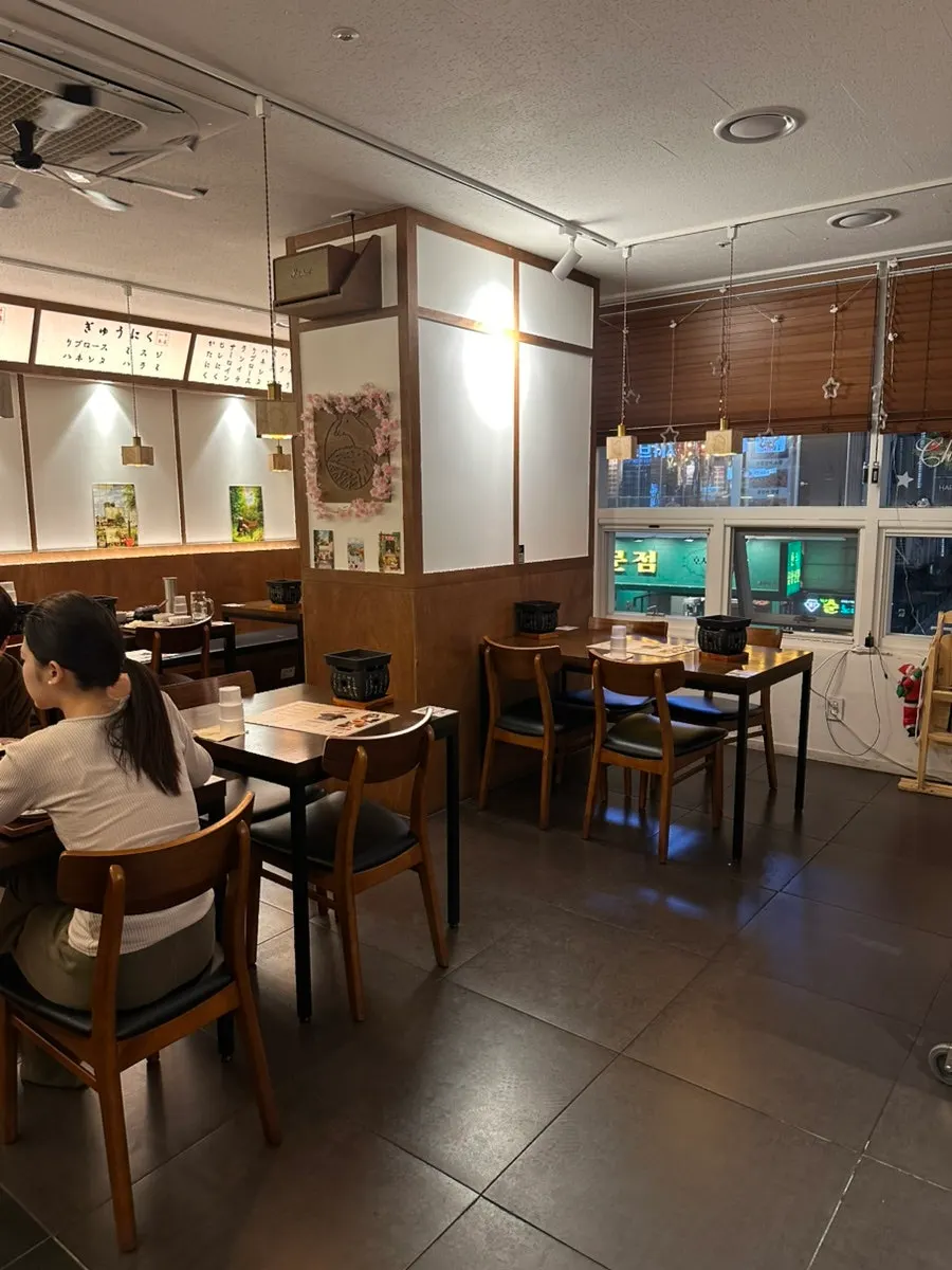Seating inside Ichigyu Balsan Station Branch
