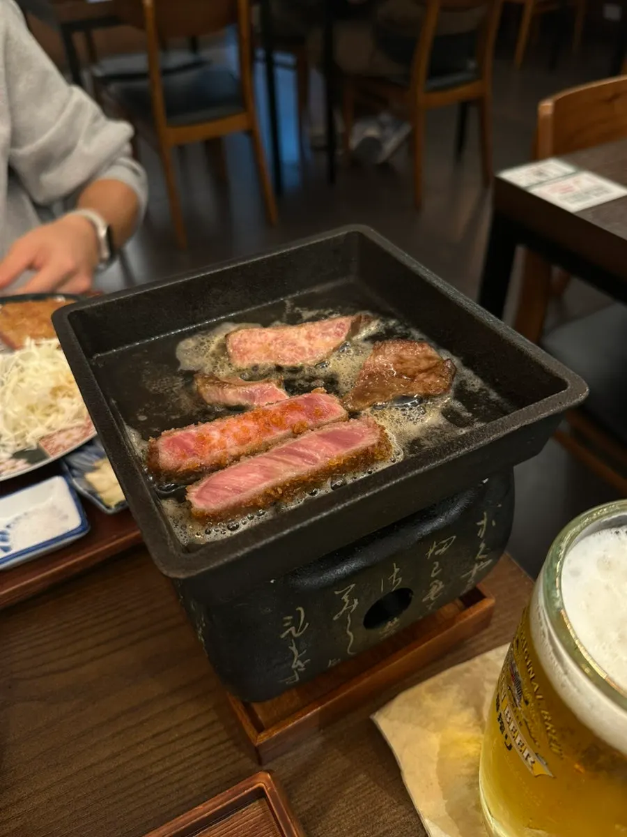 Sirloin gyukatsu cooking on the hot plate
