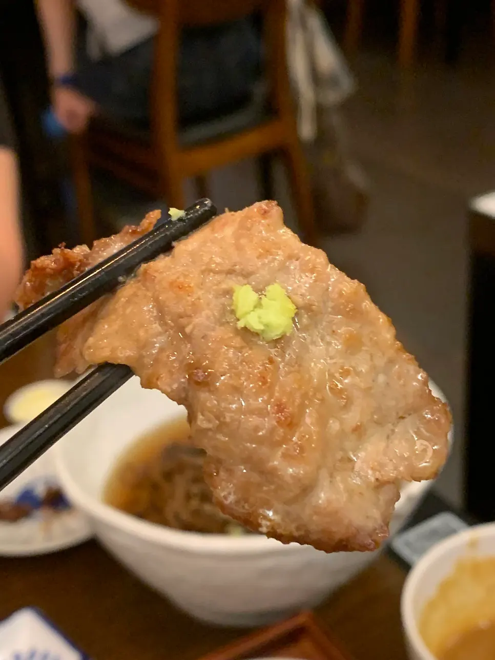 버터에 구운 규카츠 조각