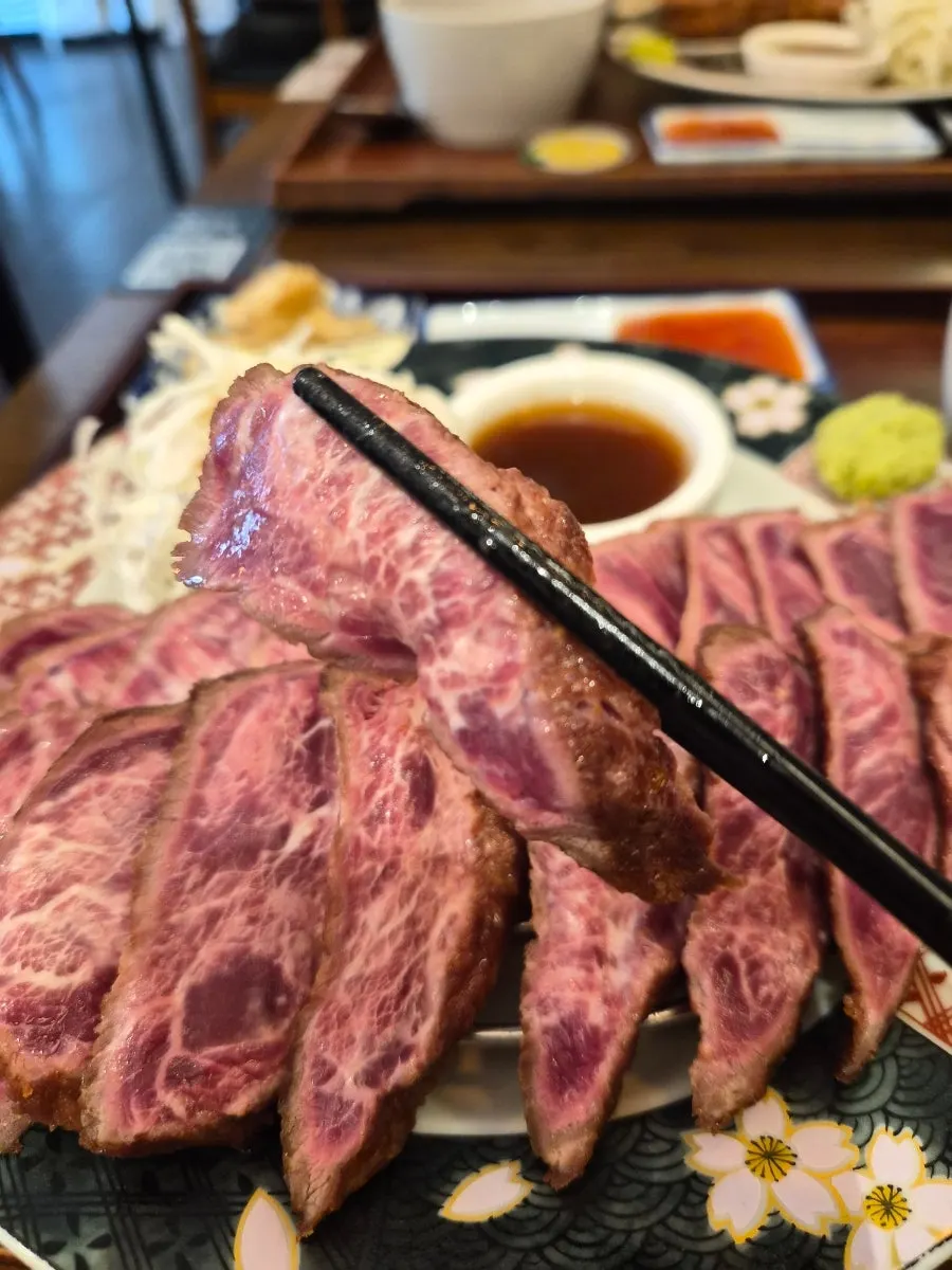 Thick-cut steki set served