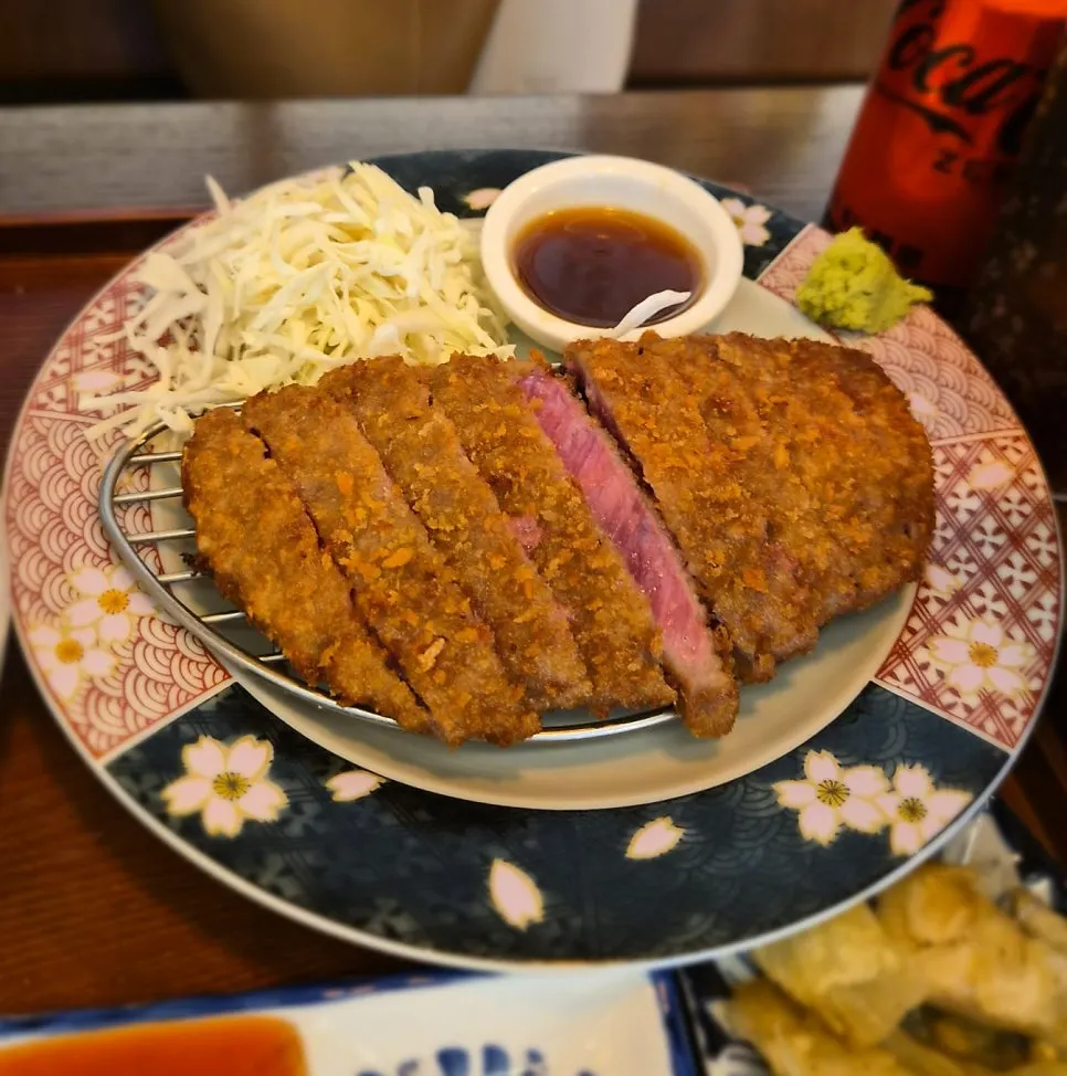 Gyukatsu table spread at Ichigyu Balsan Station Branch