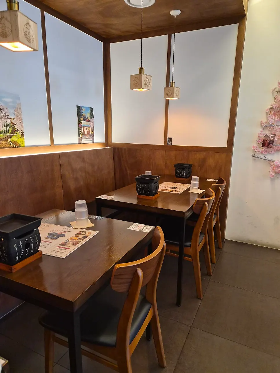 Table setting at Ichigyu Balsan Station Branch