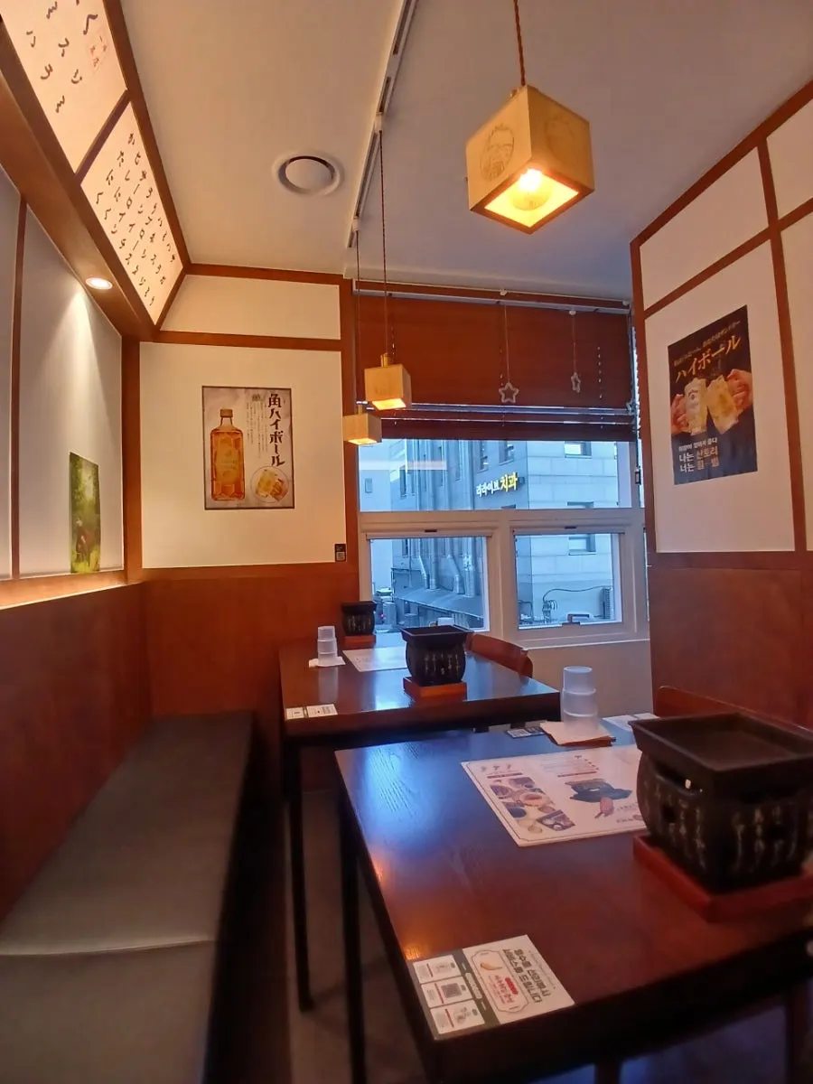 Generously spaced table setting at Ichigyu