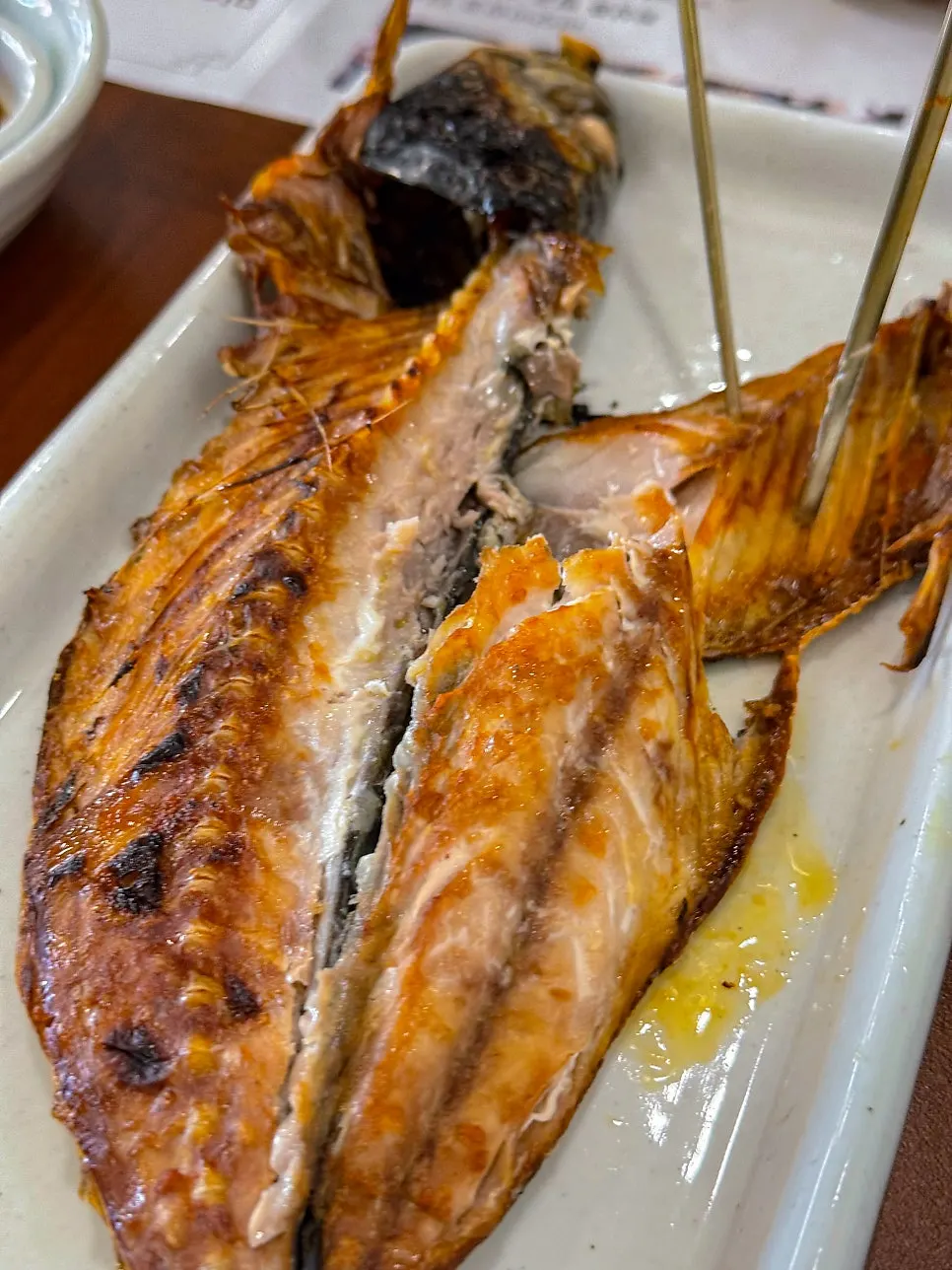 Grilled mackerel with the flesh separated from the bone